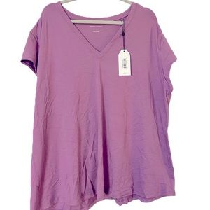 NWT Universal Standard Tee